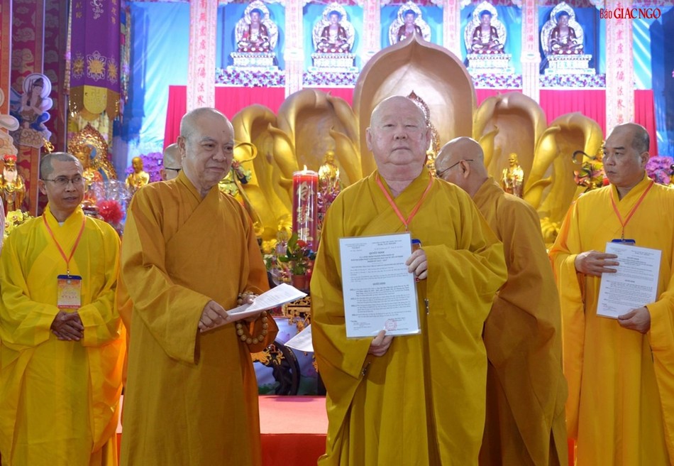 Thượng tọa Thích Duy Trấn đọn nhận quyết định Thượng tọa Thích Duy Trấn đọn nhận quyết định