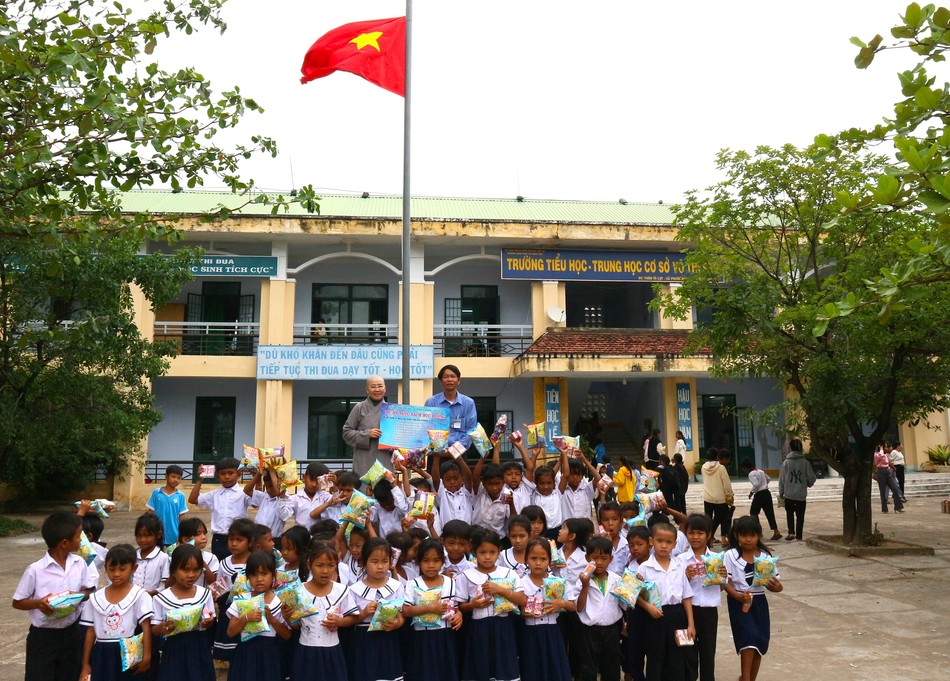 Tại điểm trường làng xã Phước Hòa, huyện Bác Ái Tại điểm trường làng xã Phước Hòa, huyện Bác Ái