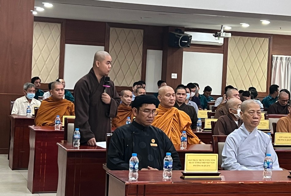 Đại đức Thích Minh Thuận phát biểu ý kiến