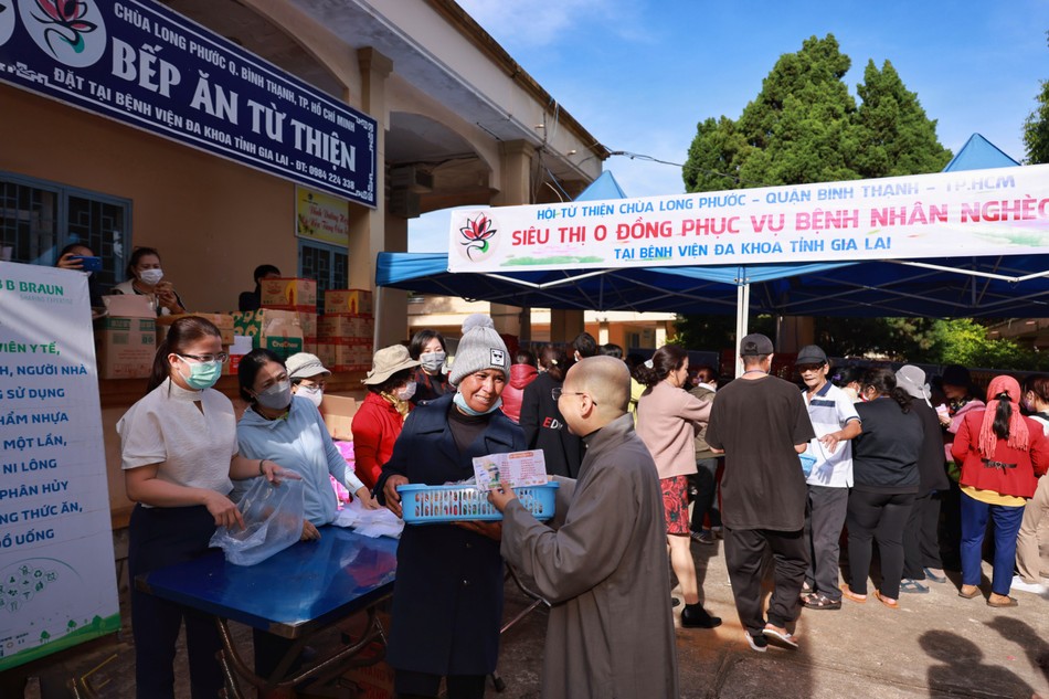 Siêu thị 0 đồng dành cho bệnh nhân có hoàn cảnh khó khăn, đang điều trị tại bệnh viện Đa khoa tỉnh Gia Lai. Ảnh: Lê Miền Nam Siêu thị 0 đồng dành cho bệnh nhân có hoàn cảnh khó khăn, đang điều trị tại bệnh viện Đa khoa tỉnh Gia Lai. Ảnh: Lê Miền Nam
