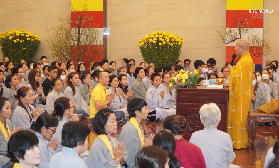 Gần 300 Phật tử tham dự pháp thoại trong buổi chiều nay tại Việt Nam Quốc Tự Gần 300 Phật tử tham dự pháp thoại trong buổi chiều nay tại Việt Nam Quốc Tự