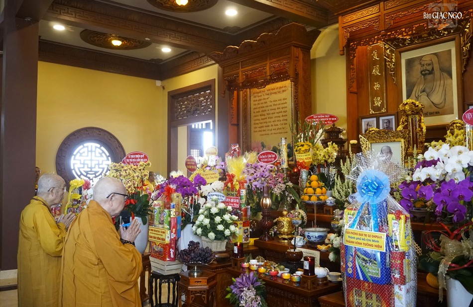 Lễ tưởng niệm húy kỵ 33 năm ngày Hòa thượng Thích Huệ Hưng viên tịch đã diễn ra trang nghiêm, thành kính Lễ tưởng niệm húy kỵ 33 năm ngày Hòa thượng Thích Huệ Hưng viên tịch đã diễn ra trang nghiêm, thành kính