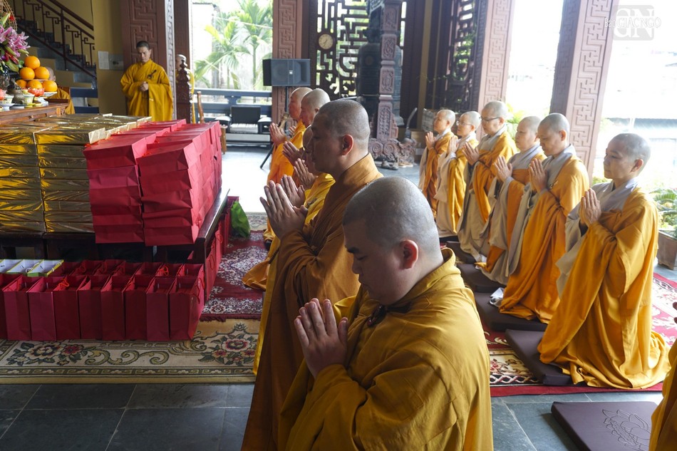 Môn đồ đệ tử tác bạch cúng dường Môn đồ đệ tử tác bạch cúng dường