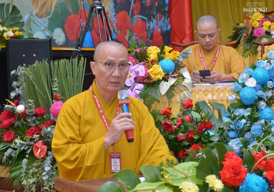 Thượng tọa Thích Phước Nghiêm trình bày phương hướng hoạt động của Ban Hướng dẫn Phật tử T.Ư nhiệm kỳ IX