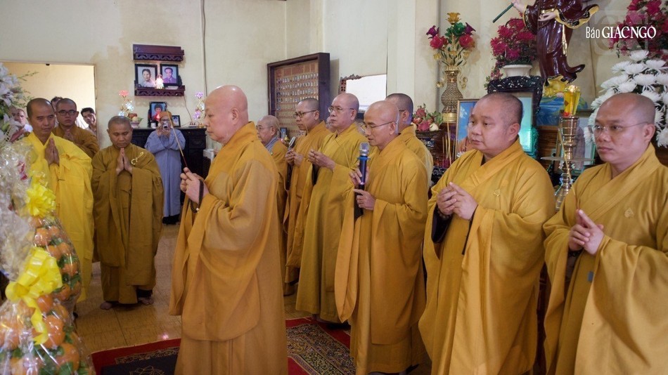 Thượng tọa Thích Thiện Quý đại điện Ban Trị sự GHPGVN TP.HCM ghi nhận đóng góp của Thượng tọa Thích Giác Huệ với Giáo hội TP.HCM