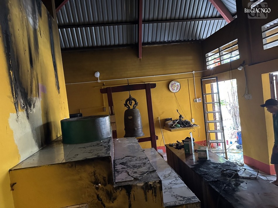 Tất cả tượng Phật tại khu vực chánh điện và nhà Tổ đều bị đập Tất cả tượng Phật tại khu vực chánh điện và nhà Tổ đều bị đập