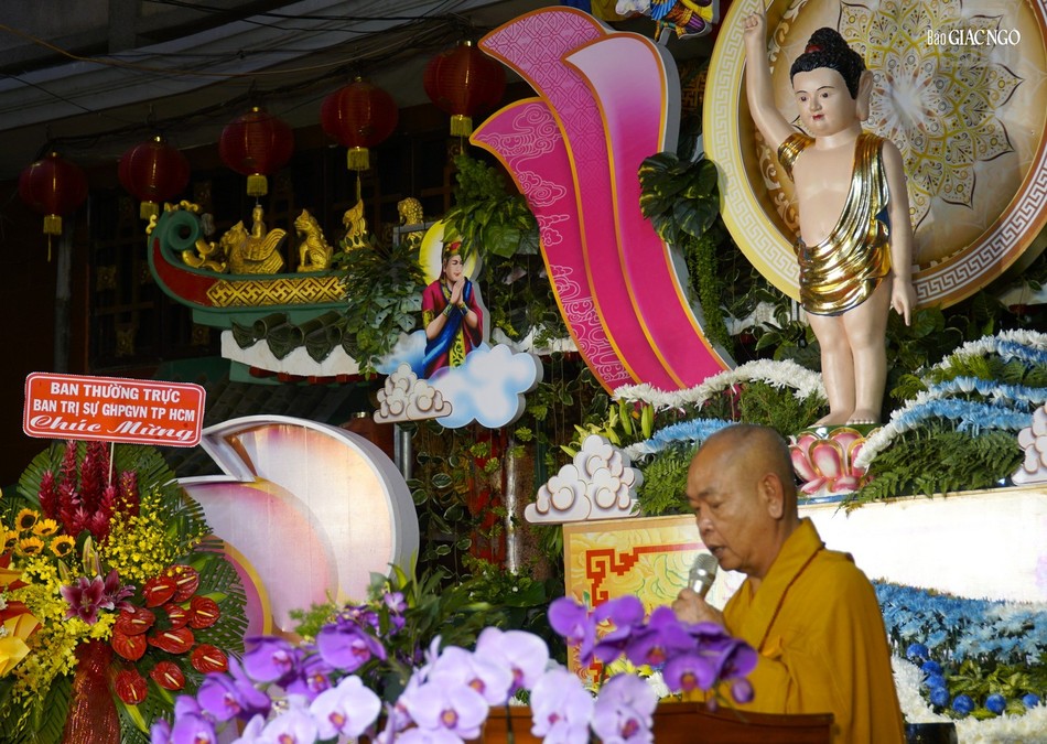 Thượng tọa Thích Huệ Công tuyên đọc Thông điệp Đại lễ Phật đản Phật lịch 2567 của Đức Pháp chủ GHPGVN Thượng tọa Thích Huệ Công tuyên đọc Thông điệp Đại lễ Phật đản Phật lịch 2567 của Đức Pháp chủ GHPGVN