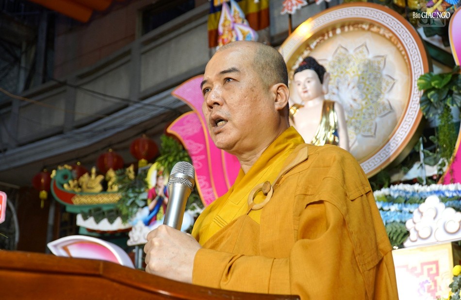 Thượng tọa Thích Truyền Cường tuyên đọc Diễn văn Phật đản Thượng tọa Thích Truyền Cường tuyên đọc Diễn văn Phật đản