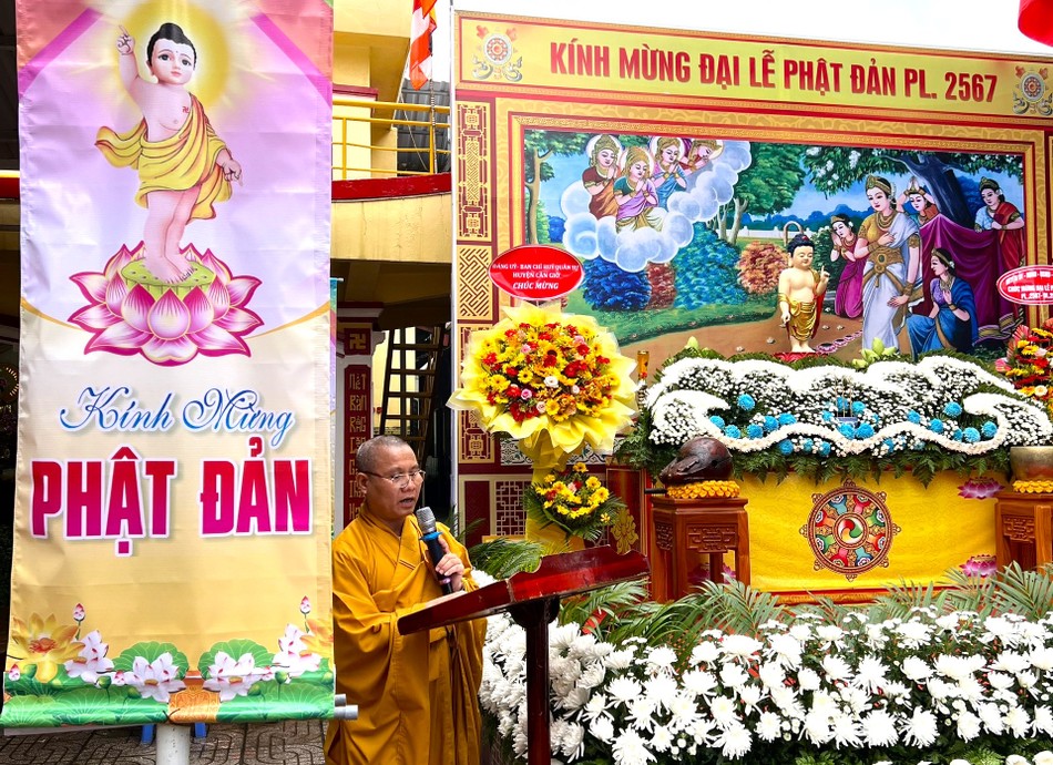 Thượng tọa Thích Minh Bảo tuyên đọc Thông điệp Đại lễ Phật đản Phật lịch 2567 của Đức Pháp chủ GHPGVN Thượng tọa Thích Minh Bảo tuyên đọc Thông điệp Đại lễ Phật đản Phật lịch 2567 của Đức Pháp chủ GHPGVN