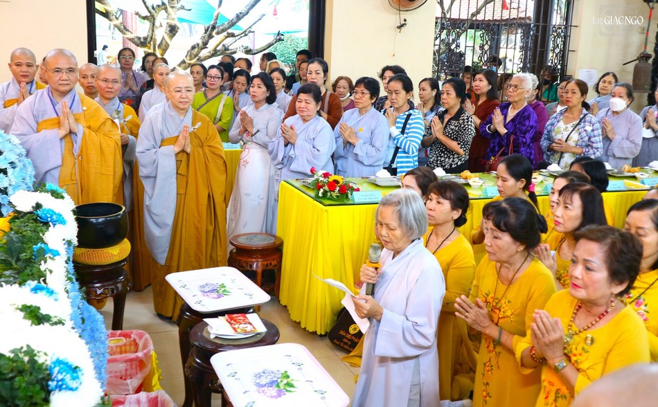 Phật tử chùa Long Phước tác bạch cúng dường tại chùa Kiều Đàm (TP.Thủ Đức, TP.HCM) Phật tử chùa Long Phước tác bạch cúng dường tại chùa Kiều Đàm (TP.Thủ Đức, TP.HCM)