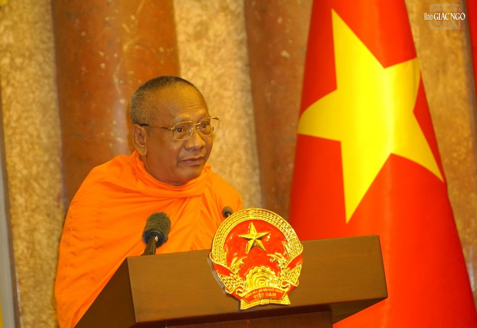 Hòa thượng Danh Lung phát biểu tại buổi gặp gỡ Chủ tịch nước Hòa thượng Danh Lung phát biểu tại buổi gặp gỡ Chủ tịch nước