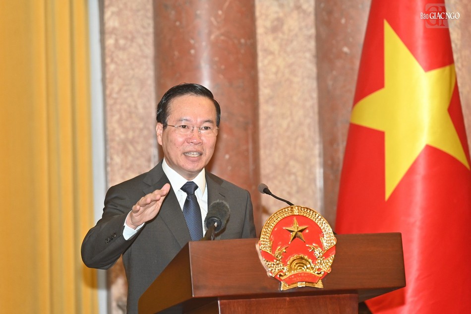 Chủ tịch nước Võ Văn Thưởng đánh giá cao sự đóng góp của đại biểu nhân sĩ, trí thức, chức sắc, chức việc các tôn giáo, đồng bào dân tộc, cá nhân tiêu biểu TP.HCM Chủ tịch nước Võ Văn Thưởng đánh giá cao sự đóng góp của đại biểu nhân sĩ, trí thức, chức sắc, chức việc các tôn giáo, đồng bào dân tộc, cá nhân tiêu biểu TP.HCM