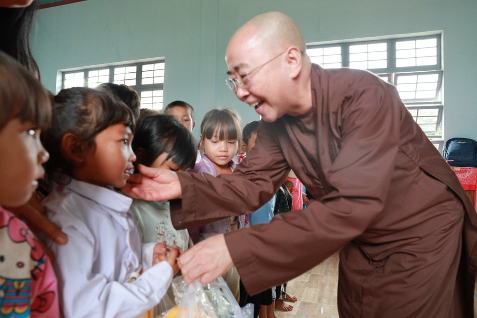 Niềm vui ngày tựu trường của các em học sinh đồng bào