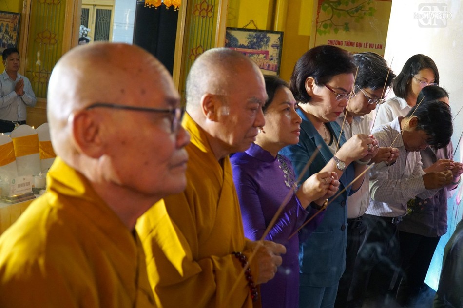 Thành kính tưởng niệm Thành kính tưởng niệm