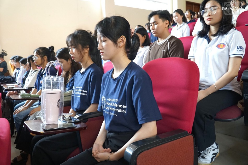 Những giây phút chánh niệm Những giây phút chánh niệm