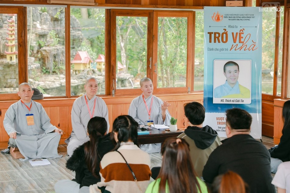 Chư tôn đức Ni đồng hành cùng bạn trẻ qua 6 Workshop, với 6 chủ đề khác nhau