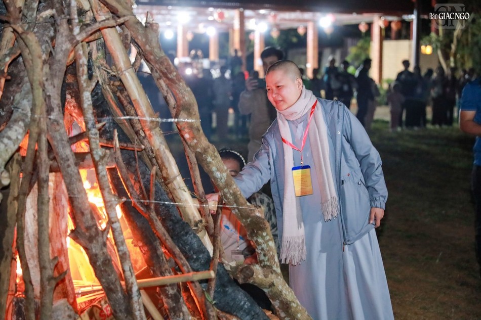 Giây phút lửa trại được các bạn trông chờ