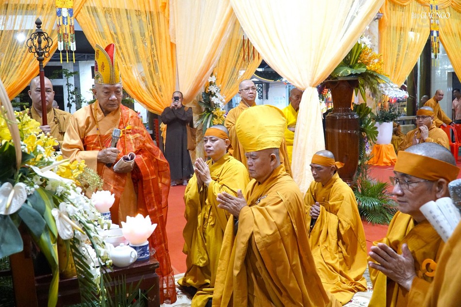 Cử hành nghi thức di quan Cử hành nghi thức di quan