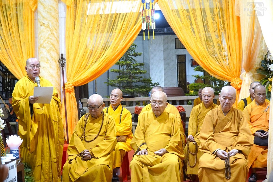 Thượng tọa Thích Đạt Đức cung tuyên tiểu sử Trưởng lão Hòa thượng Thích Thiện Thạnh Thượng tọa Thích Đạt Đức cung tuyên tiểu sử Trưởng lão Hòa thượng Thích Thiện Thạnh