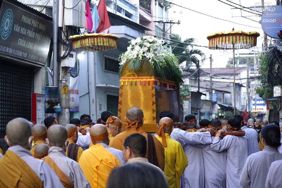 Cung tống kim quan Trưởng lão Hòa thượng nhập bảo tháp tại H.Đức Hòa, tỉnh Long An Cung tống kim quan Trưởng lão Hòa thượng nhập bảo tháp tại H.Đức Hòa, tỉnh Long An