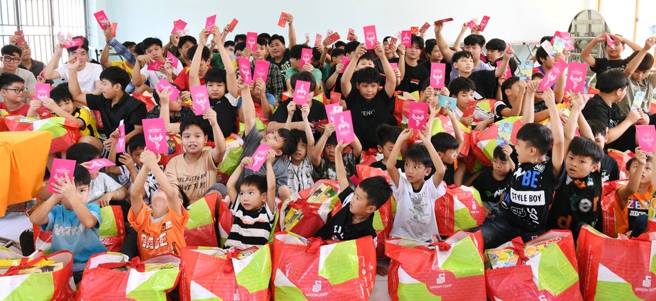 Xuân về thêm ấm Xuân về thêm ấm