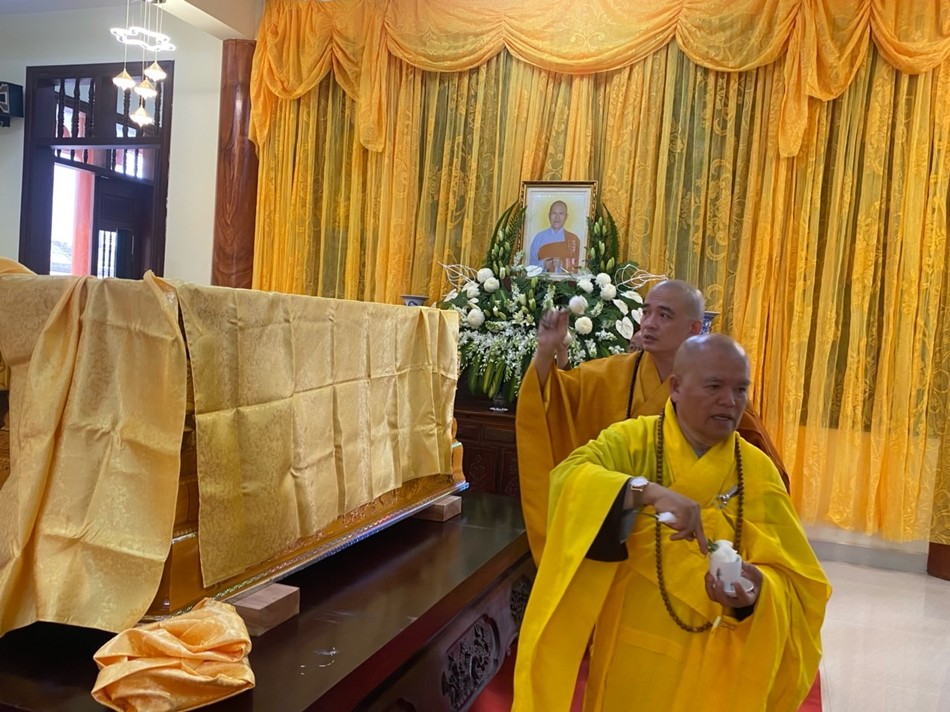 Sái tịnh kim quan