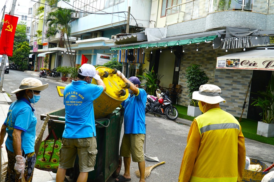 Buổi vệ sinh bắt đầu lúc 14 giờ 30 và kết thúc lúc 17 giờ Buổi vệ sinh bắt đầu lúc 14 giờ 30 và kết thúc lúc 17 giờ