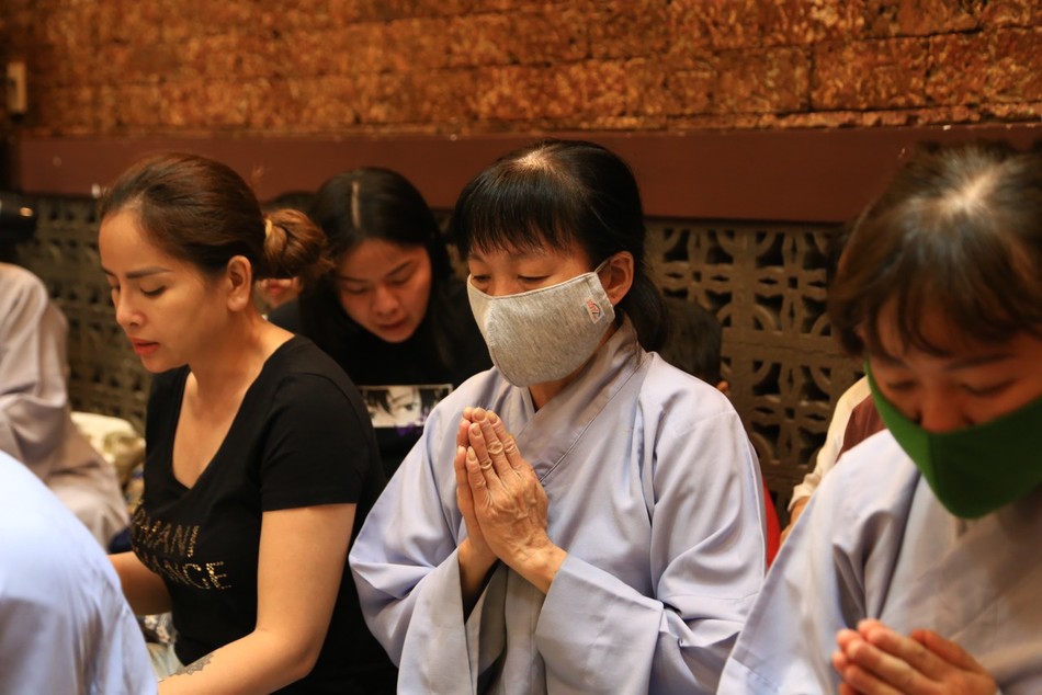 Thành kính phát tâm cầu nguyện Thành kính phát tâm cầu nguyện