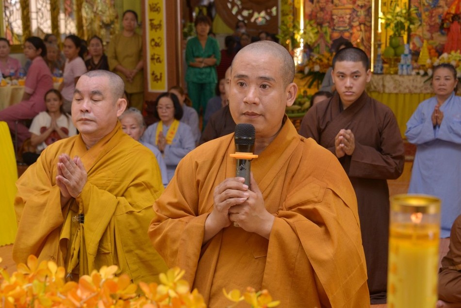 Đại diện môn đồ pháp quyến tác bạch cúng dường trai Tăng Đại diện môn đồ pháp quyến tác bạch cúng dường trai Tăng