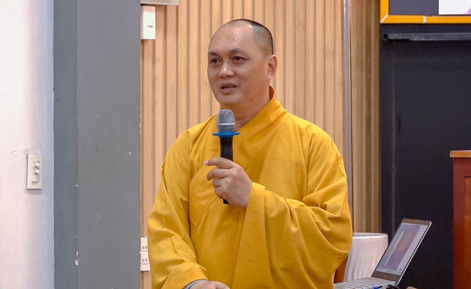 Thượng tọa Thích Thiện Chơn, Phó ban Truyền thông ban HDPT TP phổ biến nội quy khóa tu