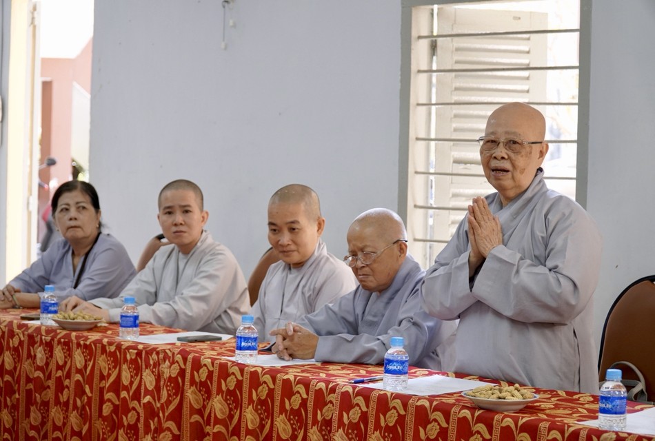Chư tôn đức và trụ trì các cơ sở tự viện đóng góp nhiều ý kiến cho công tác Phật sự chung Chư tôn đức và trụ trì các cơ sở tự viện đóng góp nhiều ý kiến cho công tác Phật sự chung