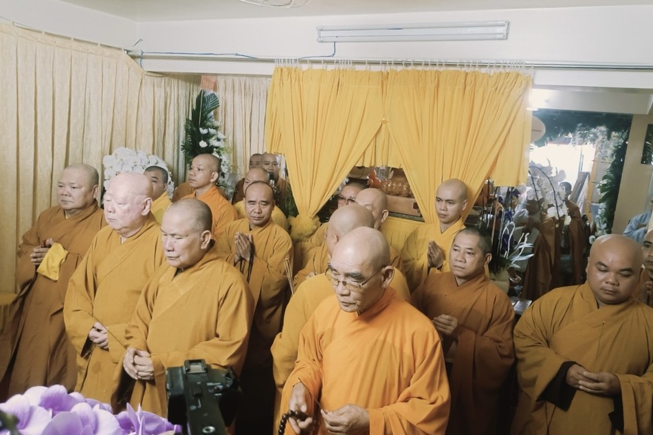 Phái đoàn Ban Trị sự GHPGVN Q.11 viếng tang, cầu nguyện Giác linh Ni trưởng cao đăng Phật quốc Phái đoàn Ban Trị sự GHPGVN Q.11 viếng tang, cầu nguyện Giác linh Ni trưởng cao đăng Phật quốc