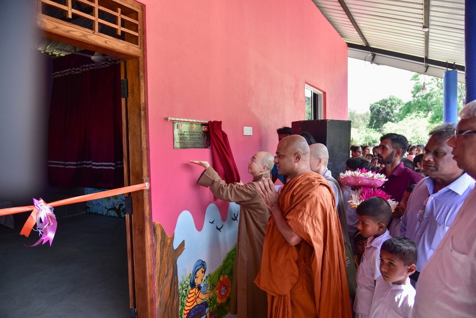 Khoảnh khắc hạnh phúc nhất của giáo viên, học sinh khi Trường mầm non Samadhi Punchi Tharu được khánh thành, đi vào hoạt động