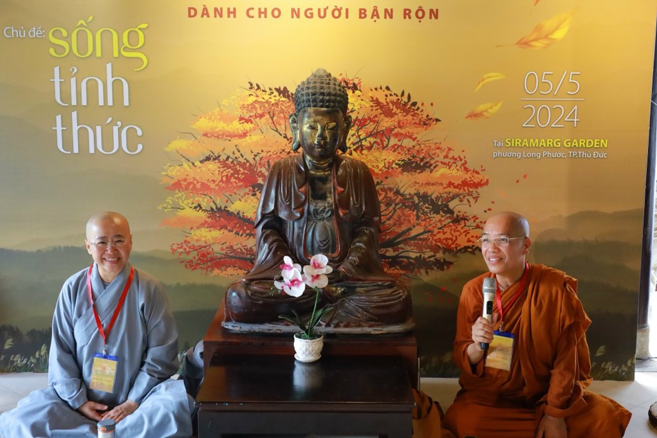 Ni sư Thích nữ Liễu Pháp chia sẻ thời pháp thoại "Sống tỉnh thức" Ni sư Thích nữ Liễu Pháp chia sẻ thời pháp thoại "Sống tỉnh thức"