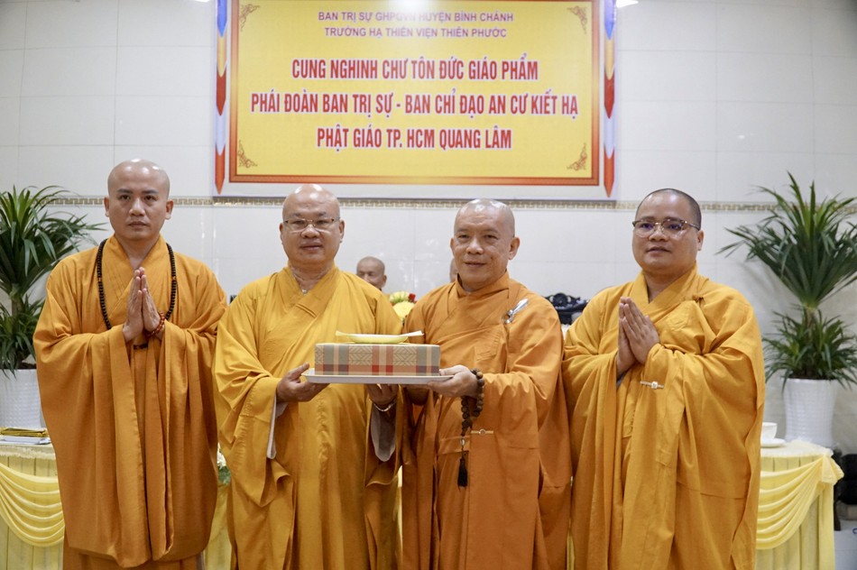 Hạ trường thiền viện Thiên Phước (H.Bình Chánh), có 88 hành giả an cư, Hòa thượng Thích Thiện Lạc làm Thiền chủ; Đại đức Thích Thiện Nhơn làm Hoá chủ Hạ trường thiền viện Thiên Phước (H.Bình Chánh), có 88 hành giả an cư, Hòa thượng Thích Thiện Lạc làm Thiền chủ; Đại đức Thích Thiện Nhơn làm Hoá chủ