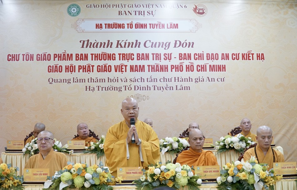 Thượng tọa Thích Phước Đạt sách tấn hành giả an cư tại hạ trường chùa Tuyền Lâm (Q.6) Thượng tọa Thích Phước Đạt sách tấn hành giả an cư tại hạ trường chùa Tuyền Lâm (Q.6)