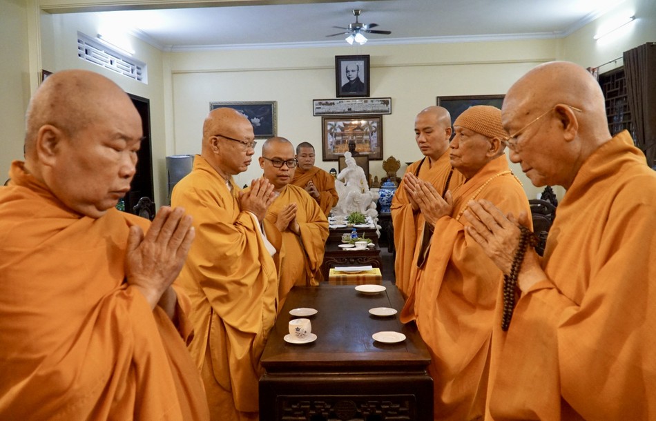 Phái đoàn thăm trường hạ chùa chùa Huệ Nghiêm (Q.Bình Tân). Hạ trường do Trưởng lão Hòa thượng Thích Minh Thông, Phó Thư ký Hội đồng Chứng minh làm Thiền chủ; Hòa thượng Thích Tâm Viên, Hóa chủ trường hạ Phái đoàn thăm trường hạ chùa chùa Huệ Nghiêm (Q.Bình Tân). Hạ trường do Trưởng lão Hòa thượng Thích Minh Thông, Phó Thư ký Hội đồng Chứng minh làm Thiền chủ; Hòa thượng Thích Tâm Viên, Hóa chủ trường hạ