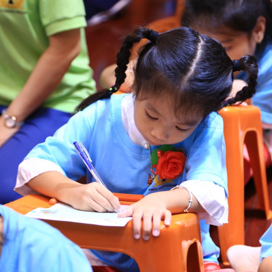 Lần đầu tiên em viết thư cho ba mẹ