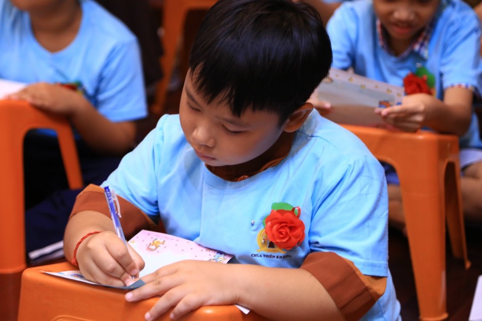 Em viết thư cho mẹ