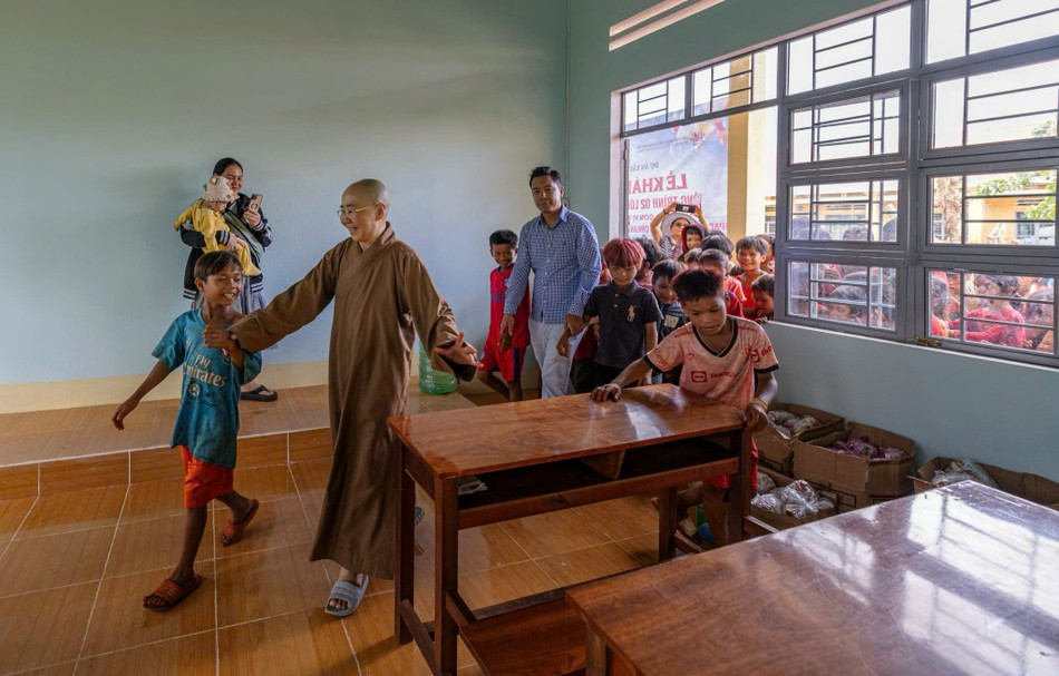 Niềm vui của các em học sinh đồng bào khi năm học mới được học tập trong lớp mới - Ảnh: Lê Miền Nam Niềm vui của các em học sinh đồng bào khi năm học mới được học tập trong lớp mới - Ảnh: Lê Miền Nam