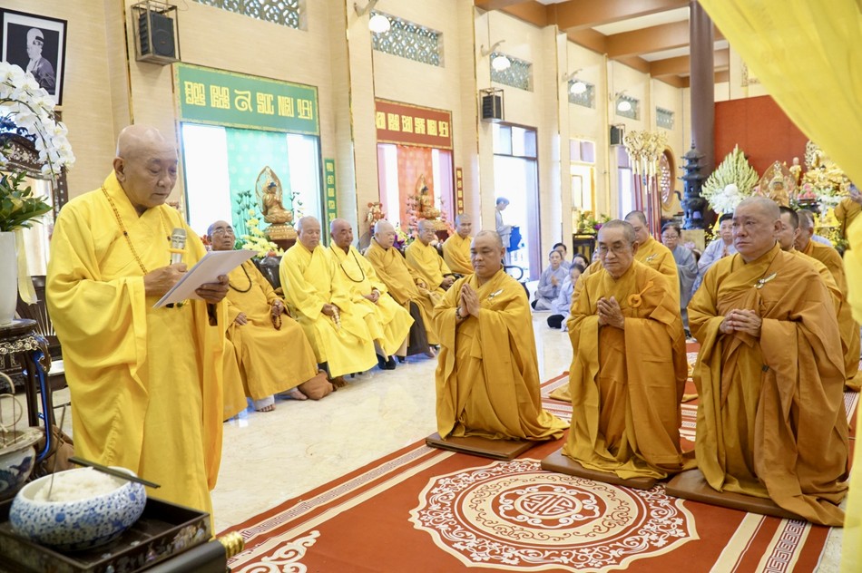 Hòa thượng Thích Thiện Lương cung tuyên tiểu sử Trưởng lão Hòa thượng Thích Thiện Chơn Hòa thượng Thích Thiện Lương cung tuyên tiểu sử Trưởng lão Hòa thượng Thích Thiện Chơn