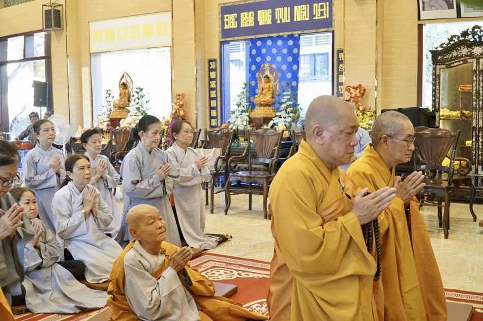 Nhất tâm hướng về Giác linh Trưởng lão Hòa thượng Thích Thiện Chơn Nhất tâm hướng về Giác linh Trưởng lão Hòa thượng Thích Thiện Chơn