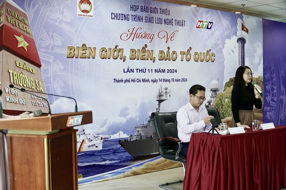 Nhà báo Diệp Bửu Chi, Phó Tổng Giám đốc Đài Truyền hình Thành phố thông tin về chương trình giao lưu nghệ thuật &quot;Hướng về biên giới, biển, đảo Tổ quốc&quot;