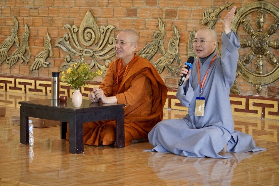 Chủ đề được Ni sư Thích nữ Huệ Dâng khơi mở đáp ứng nhu cầu học và hỏi của các khóa sinh Chủ đề được Ni sư Thích nữ Huệ Dâng khơi mở đáp ứng nhu cầu học và hỏi của các khóa sinh