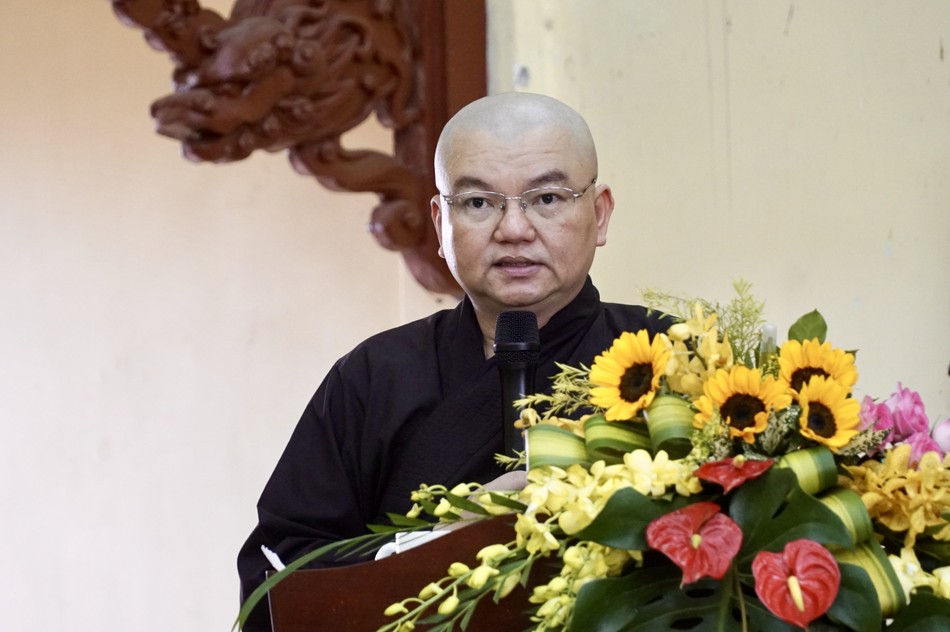 Đại đức Thích Nguyên Thanh báo cáo tổng kết hoạt động Phật sự Đại đức Thích Nguyên Thanh báo cáo tổng kết hoạt động Phật sự