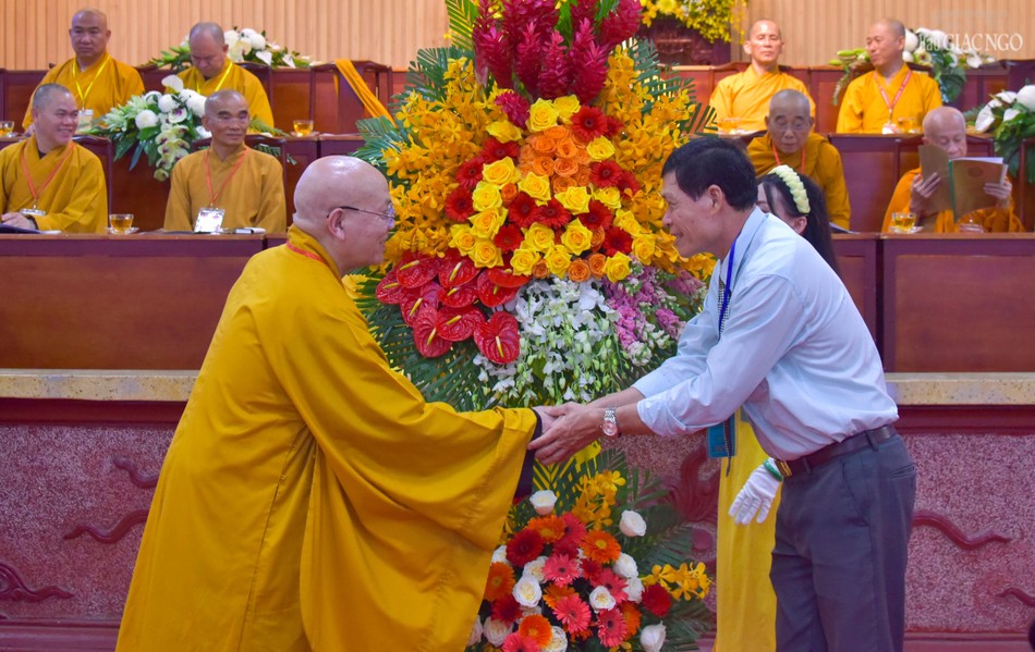 Nhiều lẵng hoa chúc mừng