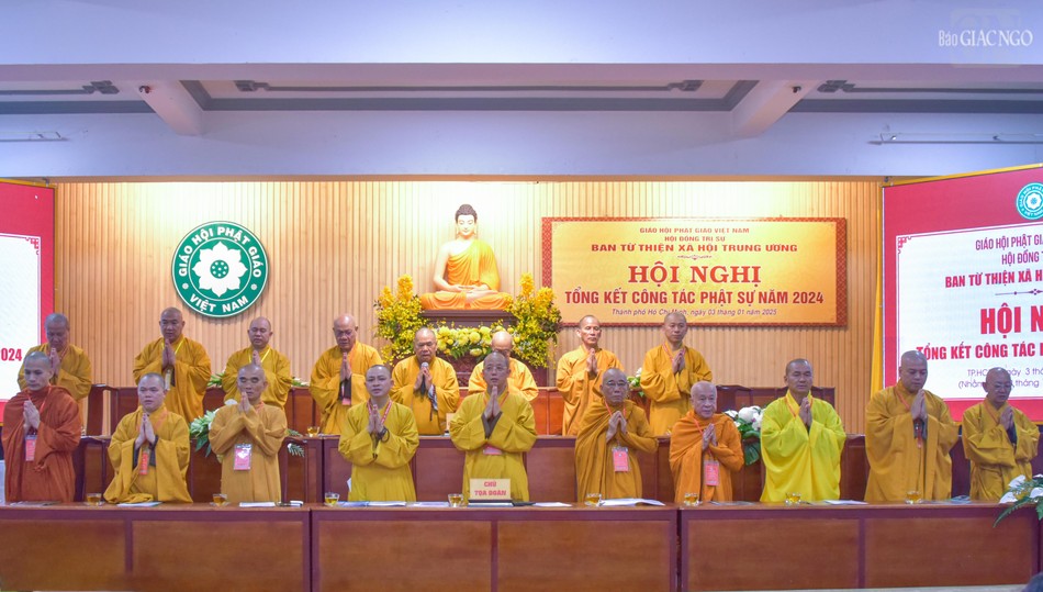 Chư tôn đức niệm Phật cầu gia hộ