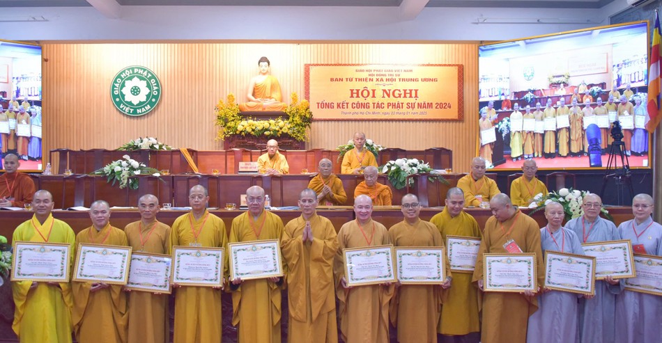 Bằng tuyên dương ghi nhận công đức, đóng góp của thành viên Ban Từ thiện xã hội T.Ư