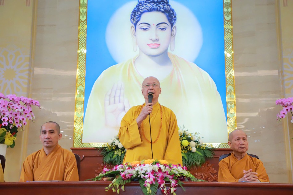 Hòa thượng Thích Chơn Không ban đạo từ Hòa thượng Thích Chơn Không ban đạo từ