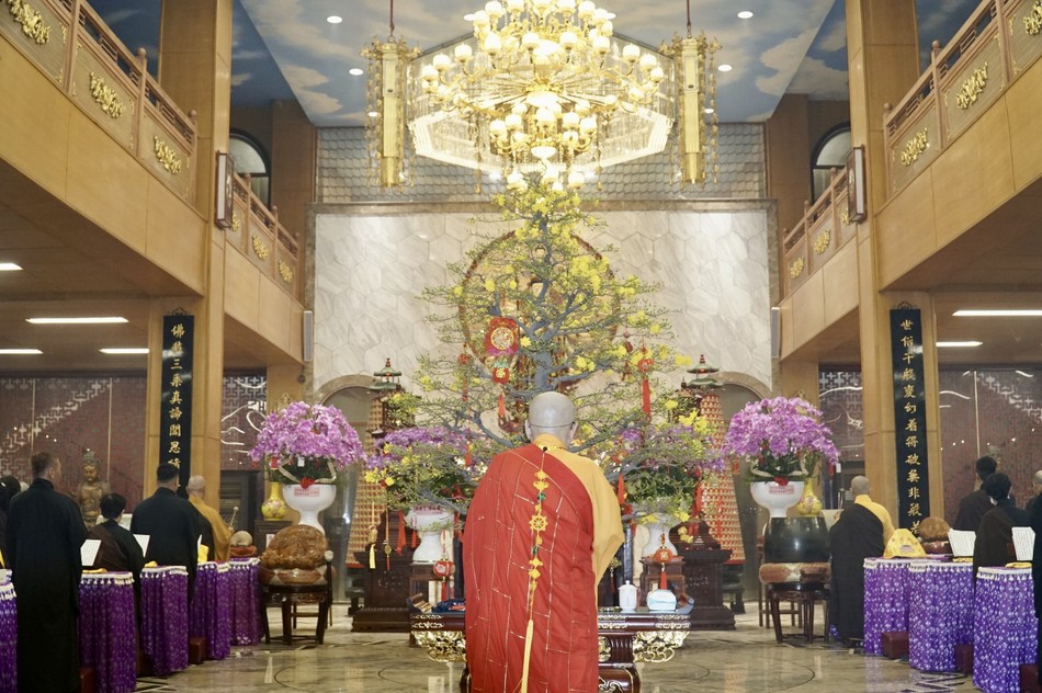 Thời khóa nghinh xuân, đón giao thừa tại chùa trở thành truyền thống của Phật tử thuần thành Thời khóa nghinh xuân, đón giao thừa tại chùa trở thành truyền thống của Phật tử thuần thành